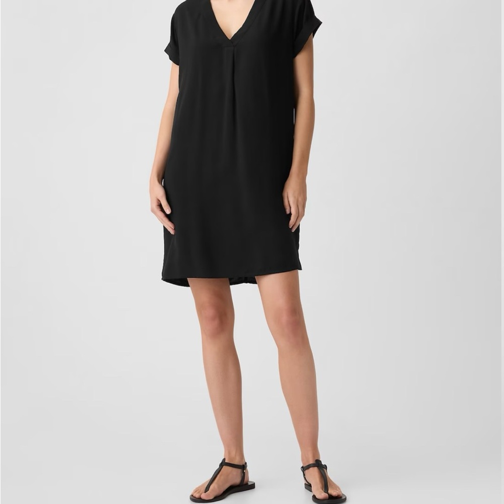EUC Gap vneck black dress, Size Small.